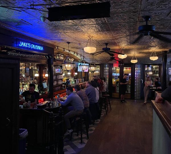 Kickoff in Style: The Ultimate Sports Bars for Super Bowl Sunday