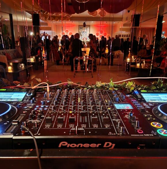 DOM Lounge