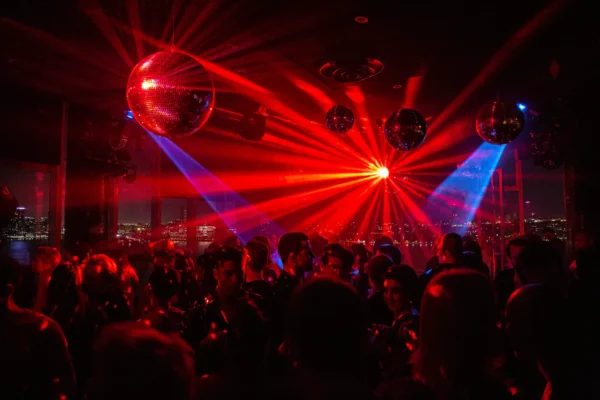 Le Bain – The Standard